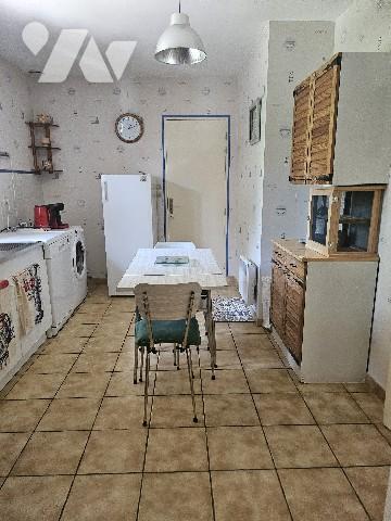 Située à proximité des écoles et des transports, maison de 1989 sans vis-à-vis.