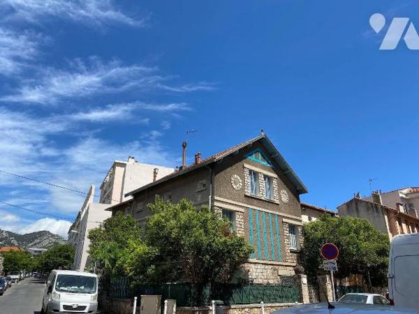 A VENDRE - IMMEUBLE DE RAPPORT - TOULON : quartier du Pont du Las, à proximité de la place du m...