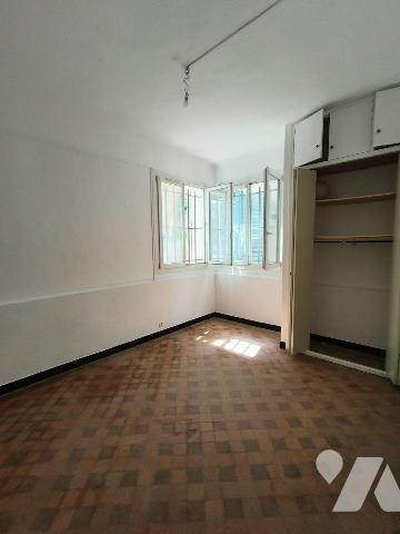 A VENDRE - IMMEUBLE DE RAPPORT - TOULON : quartier du Pont du Las, à proximité de la place du m...