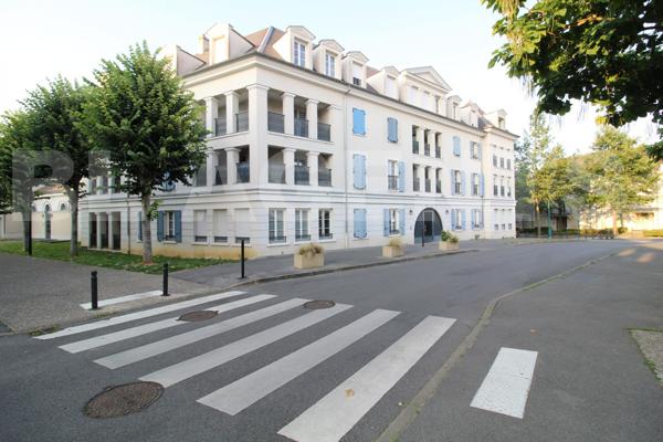 MAGNY-LE-HONGRE – Charmant T2 avec ascenseur et parking