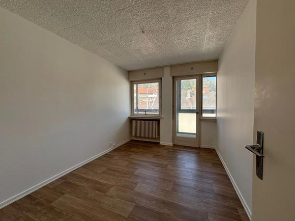À LOUER – Appartement F4 avec 3 chambres, 2 balcons et cave à Nilvange
