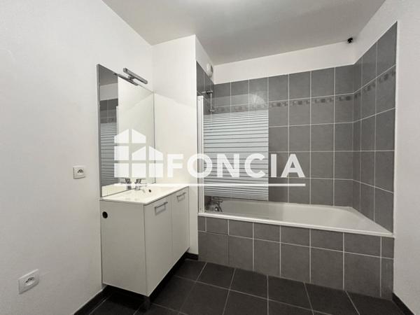 Location Appartement 3 pièces 72.14 m² - RUE CLAUDINE GUERIN Le Petit Quevilly 76140