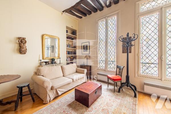 Appartement de charme au cœur de l'authentique Île Saint-Louis.