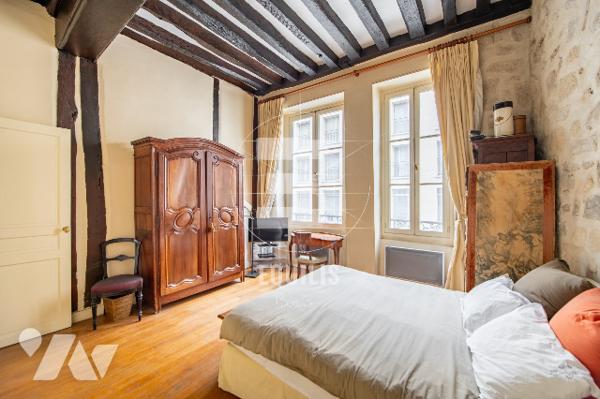 Appartement de charme au cœur de l'authentique Île Saint-Louis.