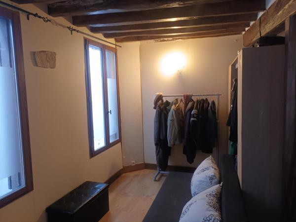 immeuble d'habitation et un local commercial