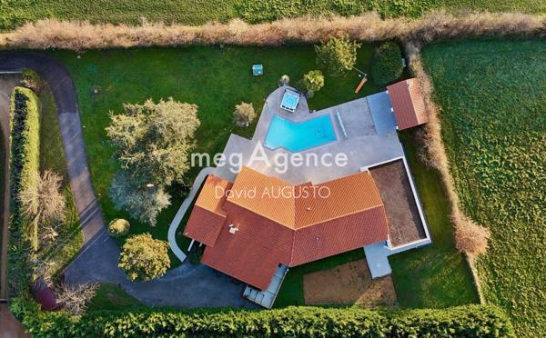 Maison à DOMMARTIN, 69380 - 8 pièces 248m²