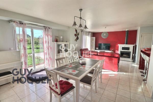 Menneval, hors lotissement, centre Leclerc à pied et au calme.