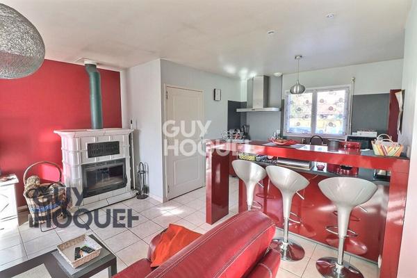 Menneval, hors lotissement, centre Leclerc à pied et au calme.