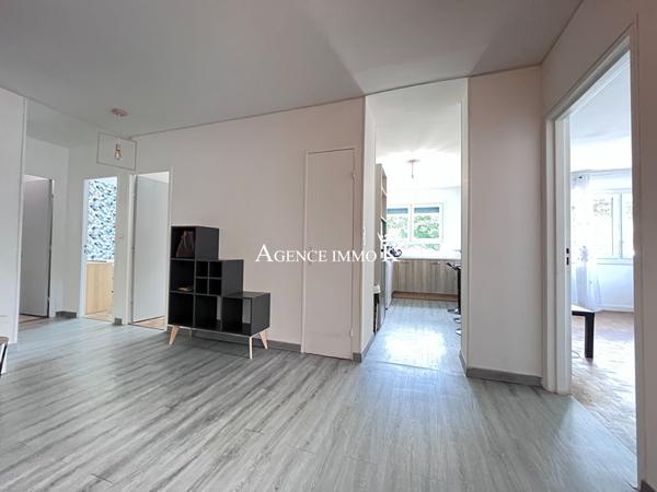 POITIERS - APPRTEMENT DE T4 PROCHE COMMERCES , Poitiers
