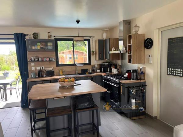 Vente                                                      Appartement
                        
                     4 pièces                      69 m2                     à Saint-Jean-de-Monts
