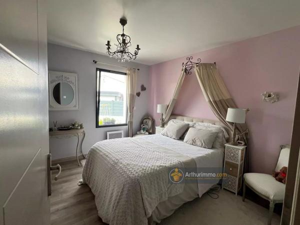 Vente                                                      Appartement
                        
                     4 pièces                      69 m2                     à Saint-Jean-de-Monts