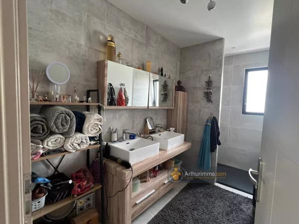 Vente                                                      Appartement
                        
                     4 pièces                      69 m2                     à Saint-Jean-de-Monts