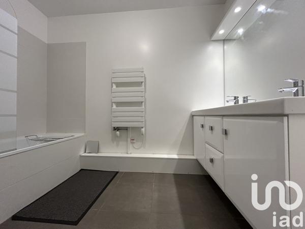 Appartement 3 pièces de 79 m² à Montreuil (93100)