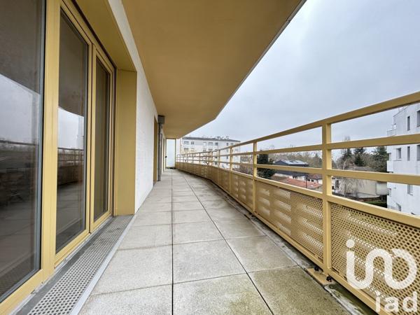 Appartement 3 pièces de 79 m² à Montreuil (93100)