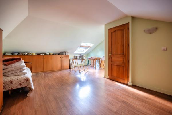 MORSANG SUR ORGE (91) Maison 4 chambres, édifiée sur sous-sol total - 1117m² de terrain.