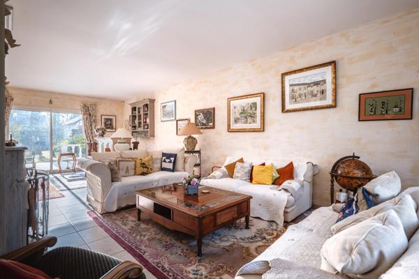 MORSANG SUR ORGE (91) Maison 4 chambres, édifiée sur sous-sol total - 1117m² de terrain.