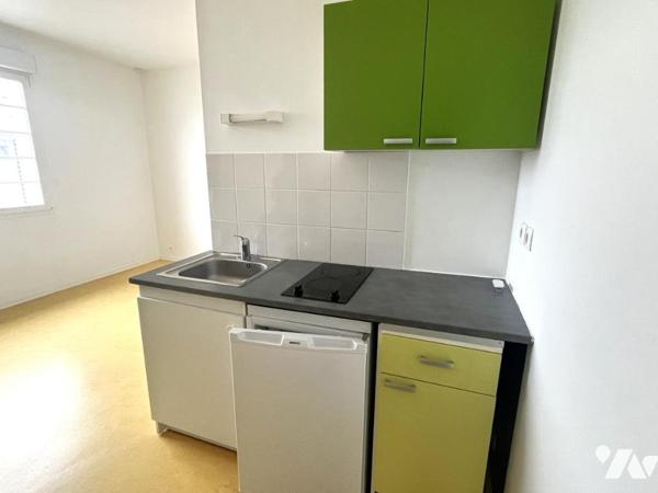 Carquefou centre bourg, studio 19 m² libre, parking.
