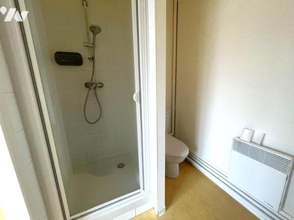 Carquefou centre bourg, studio 19 m² libre, parking.