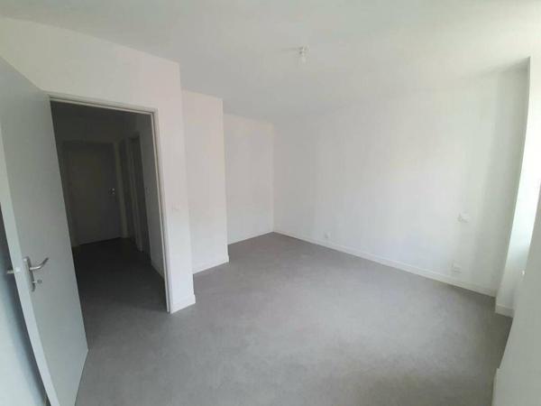 MONTBRISON CENTRE - F3 AVEC GRANDE TERRASSE