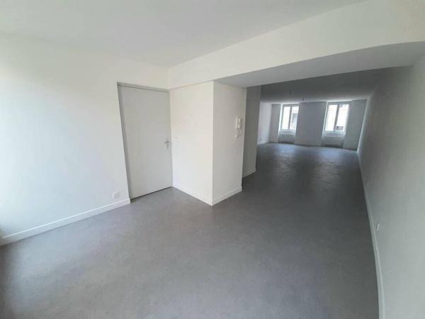 MONTBRISON CENTRE - F3 AVEC GRANDE TERRASSE