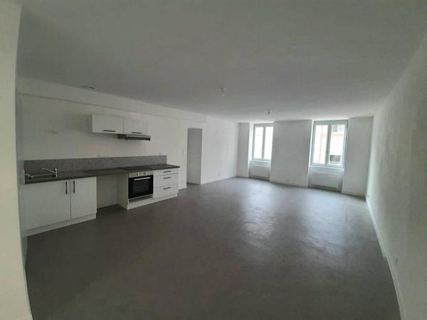 MONTBRISON CENTRE - F3 AVEC GRANDE TERRASSE