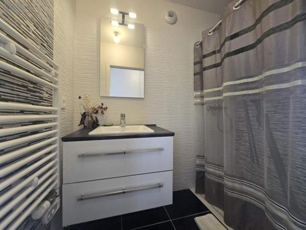 Appartement à vendre à Ferney-Voltaire dans l'Ain (01210), ref : 01047-114