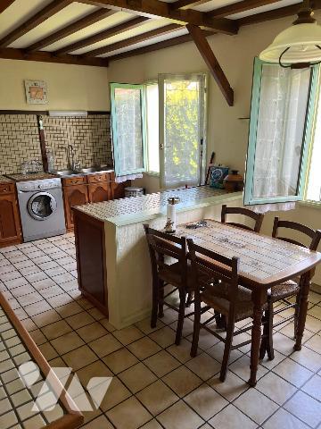 DAGNEUX, proche MONTLUEL Maison plain pied, 125 m², bon état.
295 000.00€