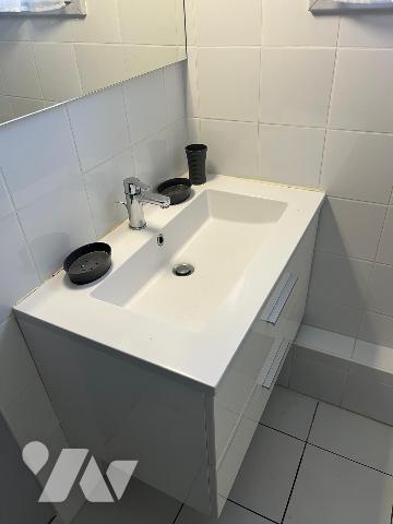 DAGNEUX, proche MONTLUEL Maison plain pied, 125 m², bon état.
295 000.00€