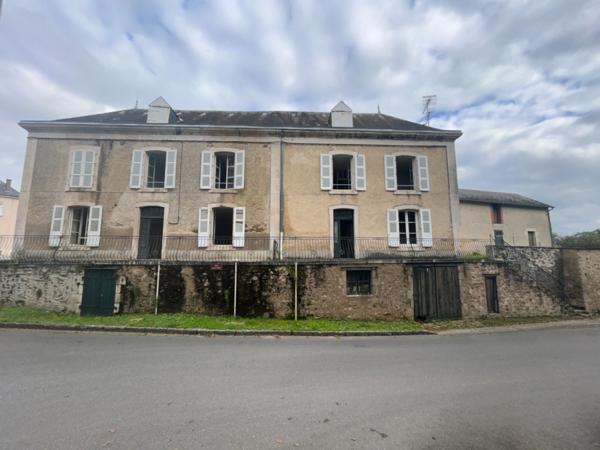 Maison à vendre 9 pièces LUSSAC LES EGLISES (87)