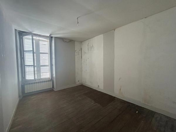 Maison à vendre 9 pièces LUSSAC LES EGLISES (87)