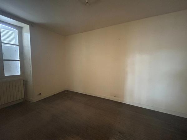 Maison à vendre 9 pièces LUSSAC LES EGLISES (87)