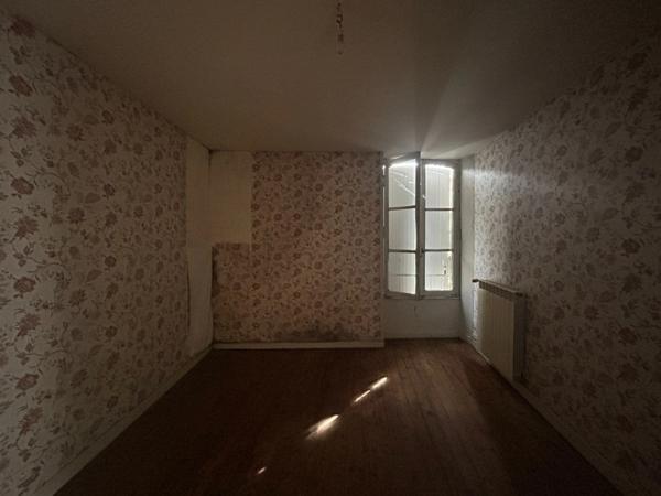 Maison à vendre 9 pièces LUSSAC LES EGLISES (87)