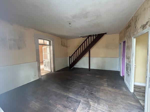 Maison à vendre 9 pièces LUSSAC LES EGLISES (87)