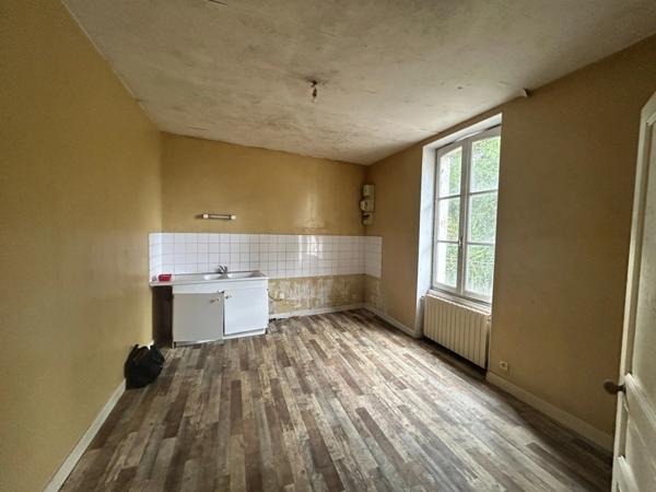 Maison à vendre 9 pièces LUSSAC LES EGLISES (87)