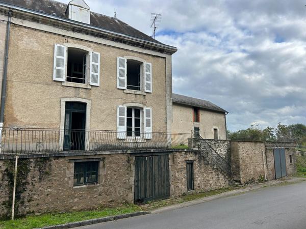 Maison à vendre 9 pièces LUSSAC LES EGLISES (87)