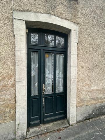 Maison à vendre 9 pièces LUSSAC LES EGLISES (87)