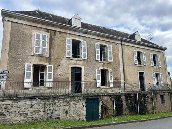 Maison à vendre 9 pièces LUSSAC LES EGLISES (87)