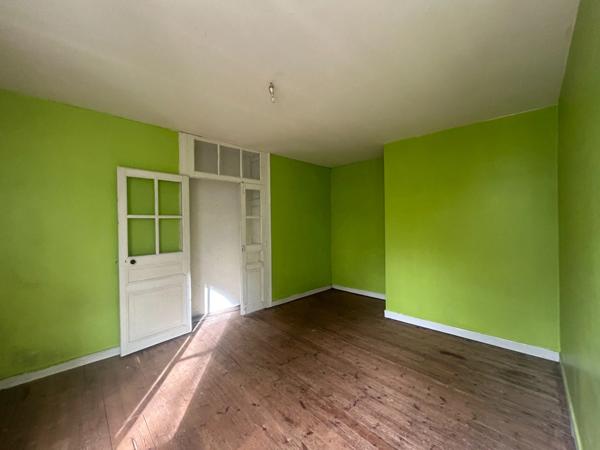 Maison à vendre 9 pièces LUSSAC LES EGLISES (87)