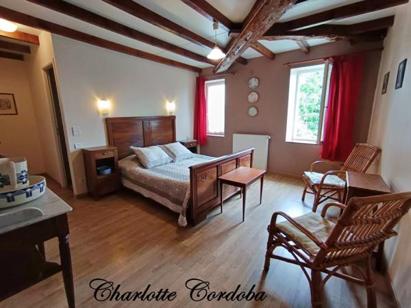 Vivez votre rêve : Ferme de caractère avec gîtes, chambres d’hôtes et potentiel incroyable à Feugarolles