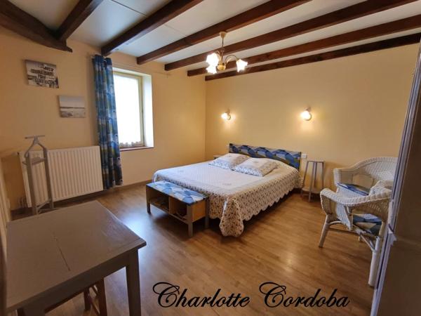 Vivez votre rêve : Ferme de caractère avec gîtes, chambres d’hôtes et potentiel incroyable à Feugarolles