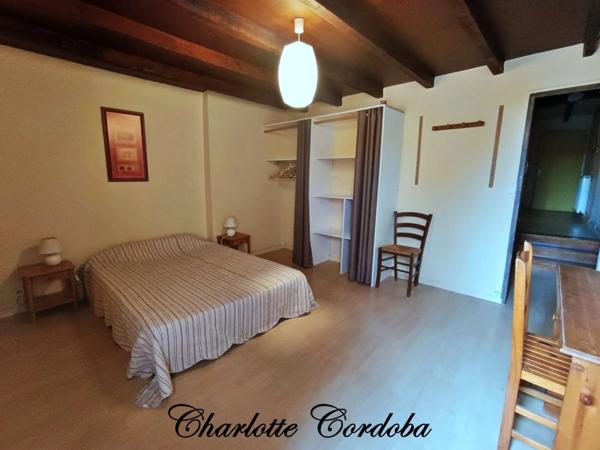 Vivez votre rêve : Ferme de caractère avec gîtes, chambres d’hôtes et potentiel incroyable à Feugarolles