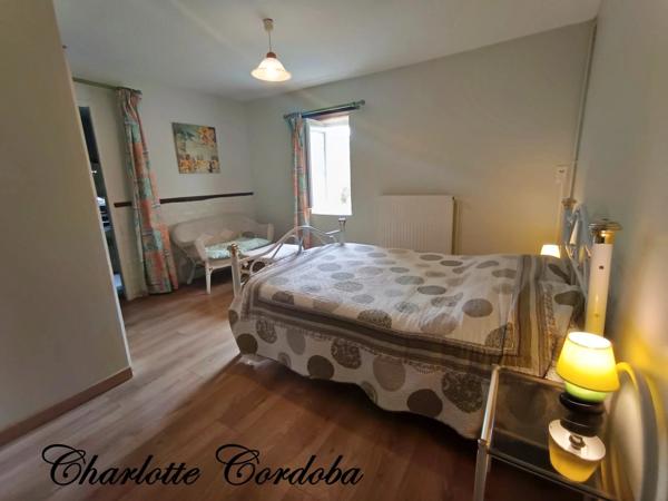 Vivez votre rêve : Ferme de caractère avec gîtes, chambres d’hôtes et potentiel incroyable à Feugarolles