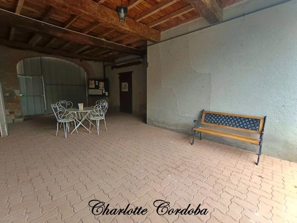 Vivez votre rêve : Ferme de caractère avec gîtes, chambres d’hôtes et potentiel incroyable à Feugarolles