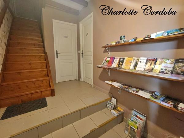 Vivez votre rêve : Ferme de caractère avec gîtes, chambres d’hôtes et potentiel incroyable à Feugarolles