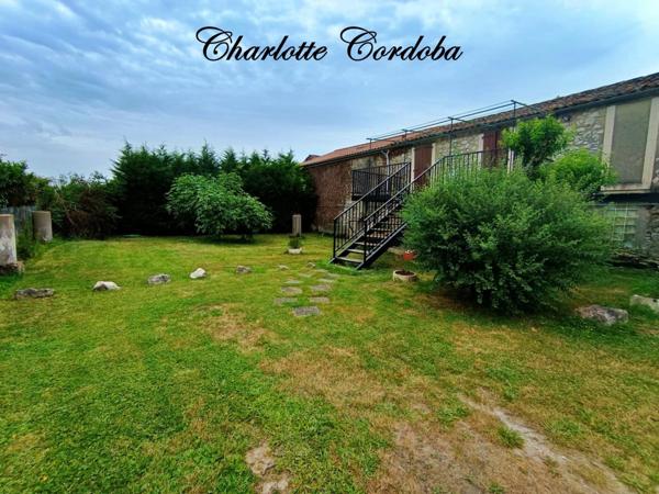 Vivez votre rêve : Ferme de caractère avec gîtes, chambres d’hôtes et potentiel incroyable à Feugarolles