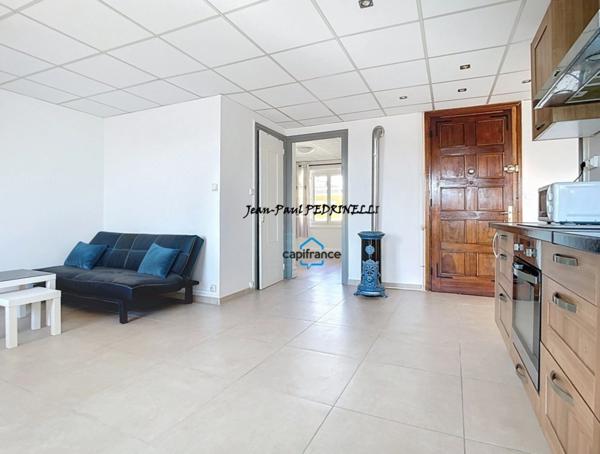 Lyon 8e Appartement T3 de 55 m², balcon avec belle vue dégagée - Tram T6 connexion Metro B et D