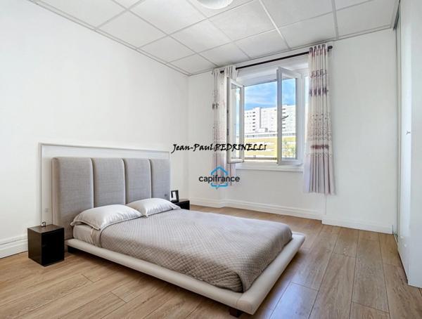 Lyon 8e Appartement T3 de 55 m², balcon avec belle vue dégagée - Tram T6 connexion Metro B et D