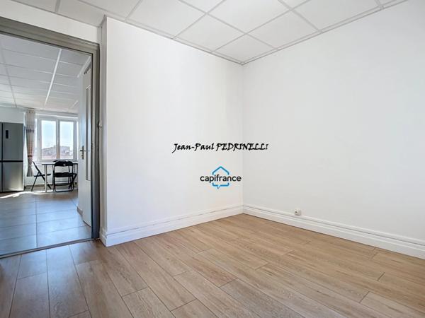 Lyon 8e Appartement T3 de 55 m², balcon avec belle vue dégagée - Tram T6 connexion Metro B et D