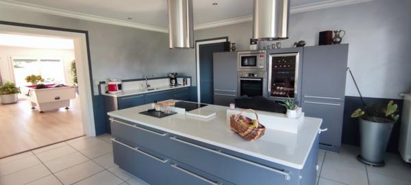 Villa  6 pièce(s)  4 chambre(s)  223 m²