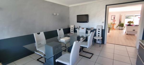 Villa  6 pièce(s)  4 chambre(s)  223 m²